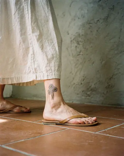 Daisies, ankle
